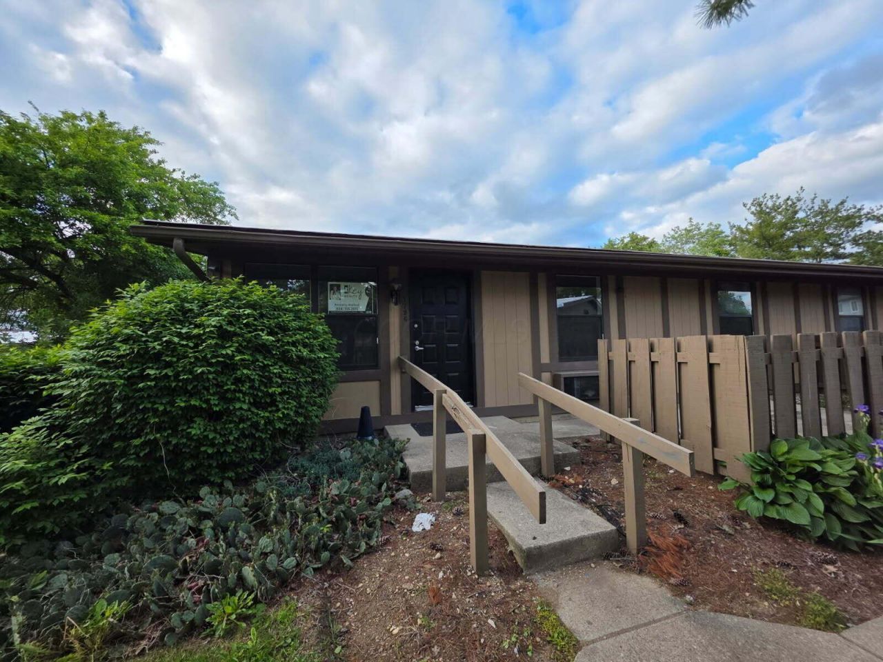 1726 Sunapple Way Columbus, OH 43232