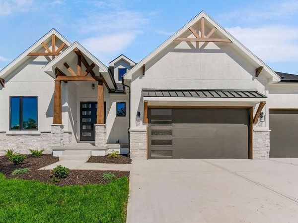 801 SE Cody Court, Blue Springs, MO 64014