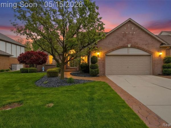 48528 Lafayette Drive, Macomb Twp, MI 48044
