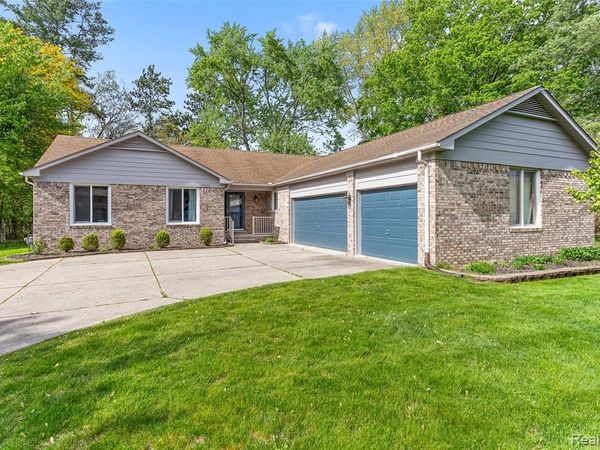 27900 Whitcomb Street, Livonia, MI 48154
