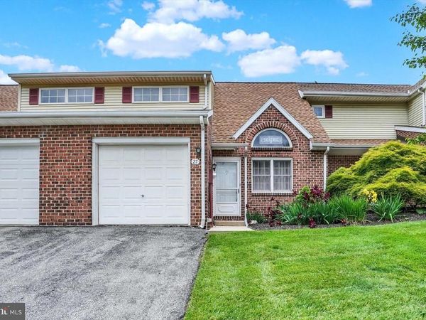 27 JEAN LO WAY, YORK, PA 17406