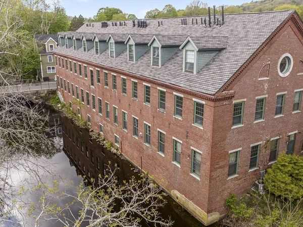 25 Pond St, Unit 210, Amesbury, MA 01913