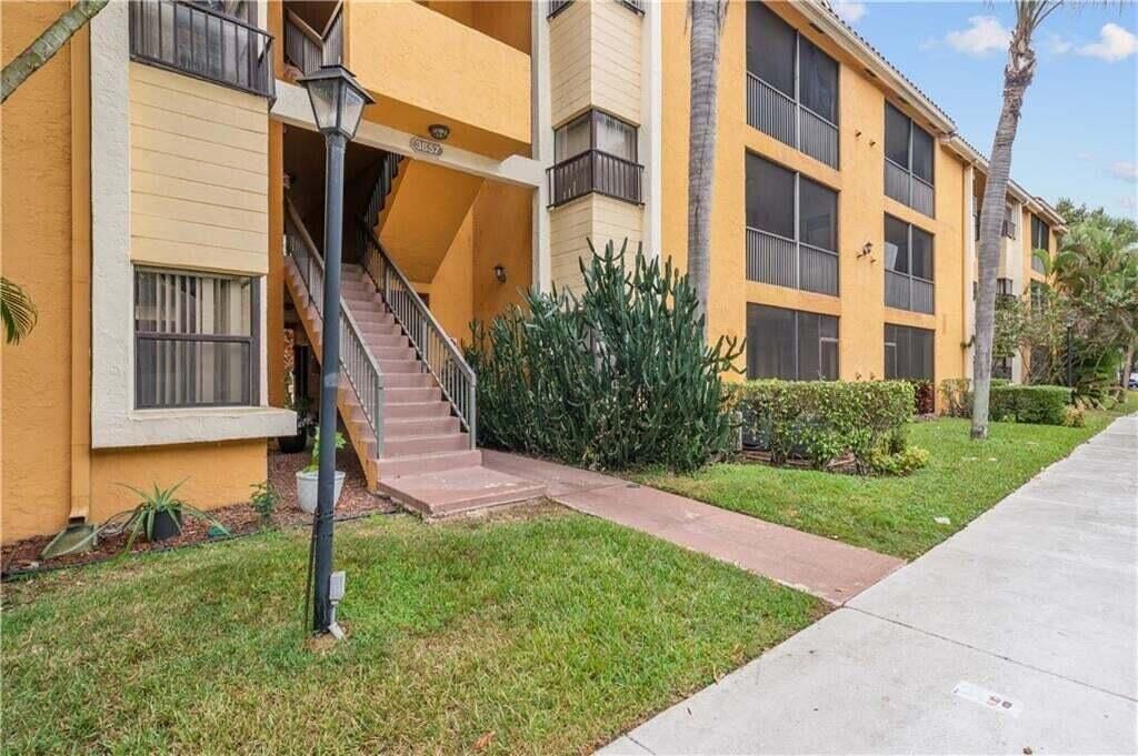 3857 Coral Tree Circle, Unit 204, Coconut Creek, FL 33073 Photo