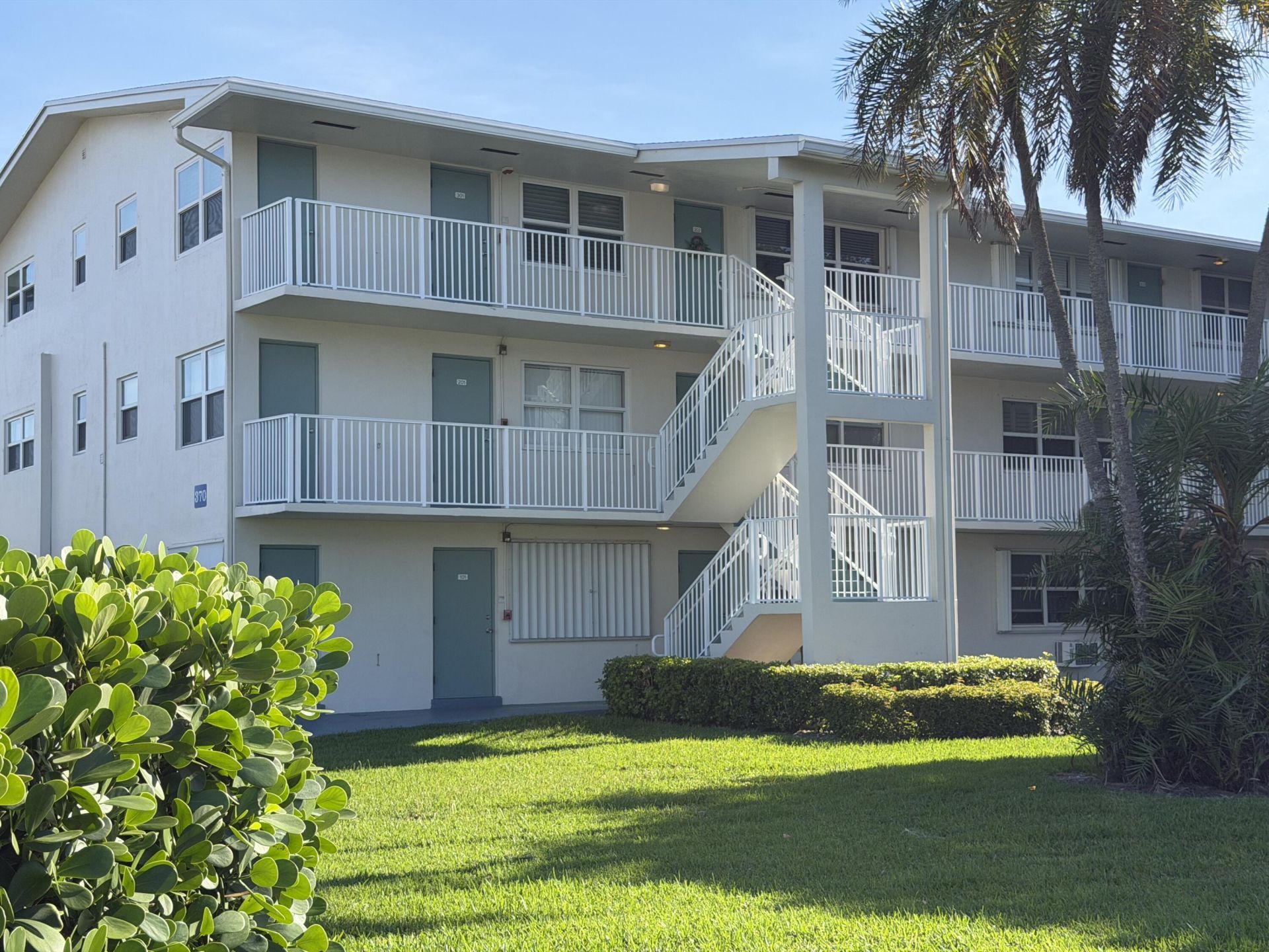 370 E Horizons, Unit 203, Boynton Beach, FL 33435 Photo