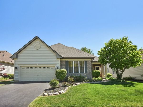 2261 Creekwood Drive , Mundelein, IL 60060