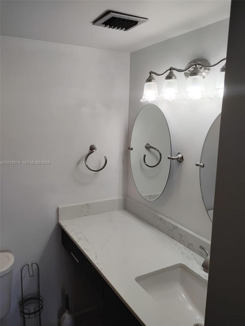 250 Jacaranda Dr , Unit 608, Plantation, FL 33324 Photo