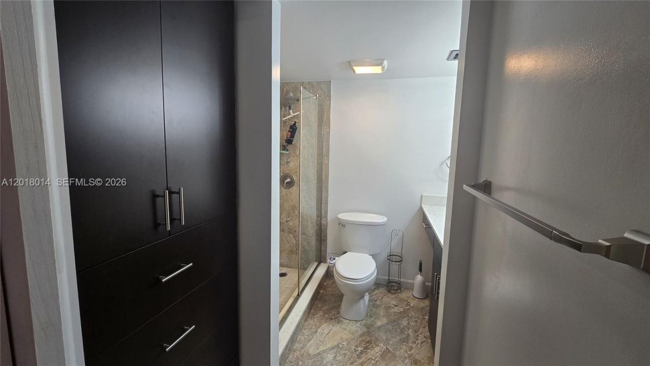 250 Jacaranda Dr , Unit 608, Plantation, FL 33324 Photo