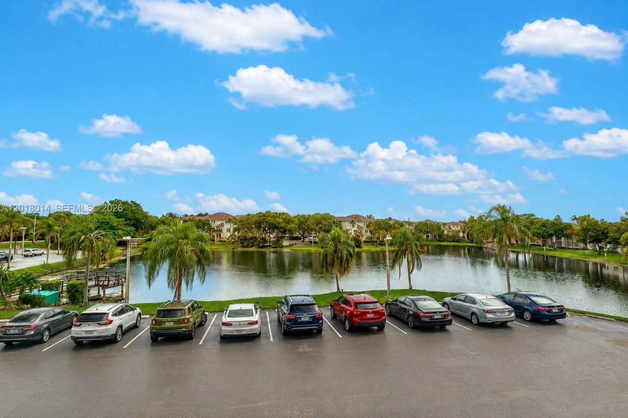 250 Jacaranda Dr , Unit 608, Plantation, FL 33324 Photo