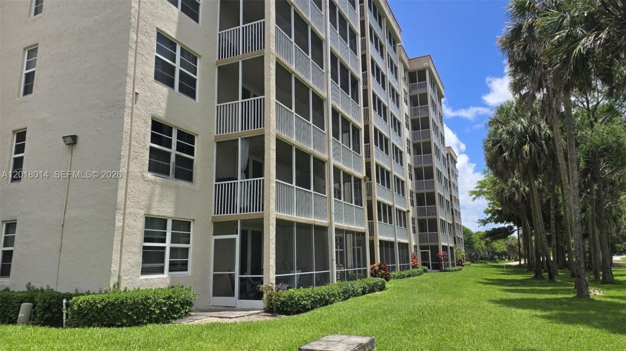 250 Jacaranda Dr, Unit 608, Plantation, FL 33324 Photo