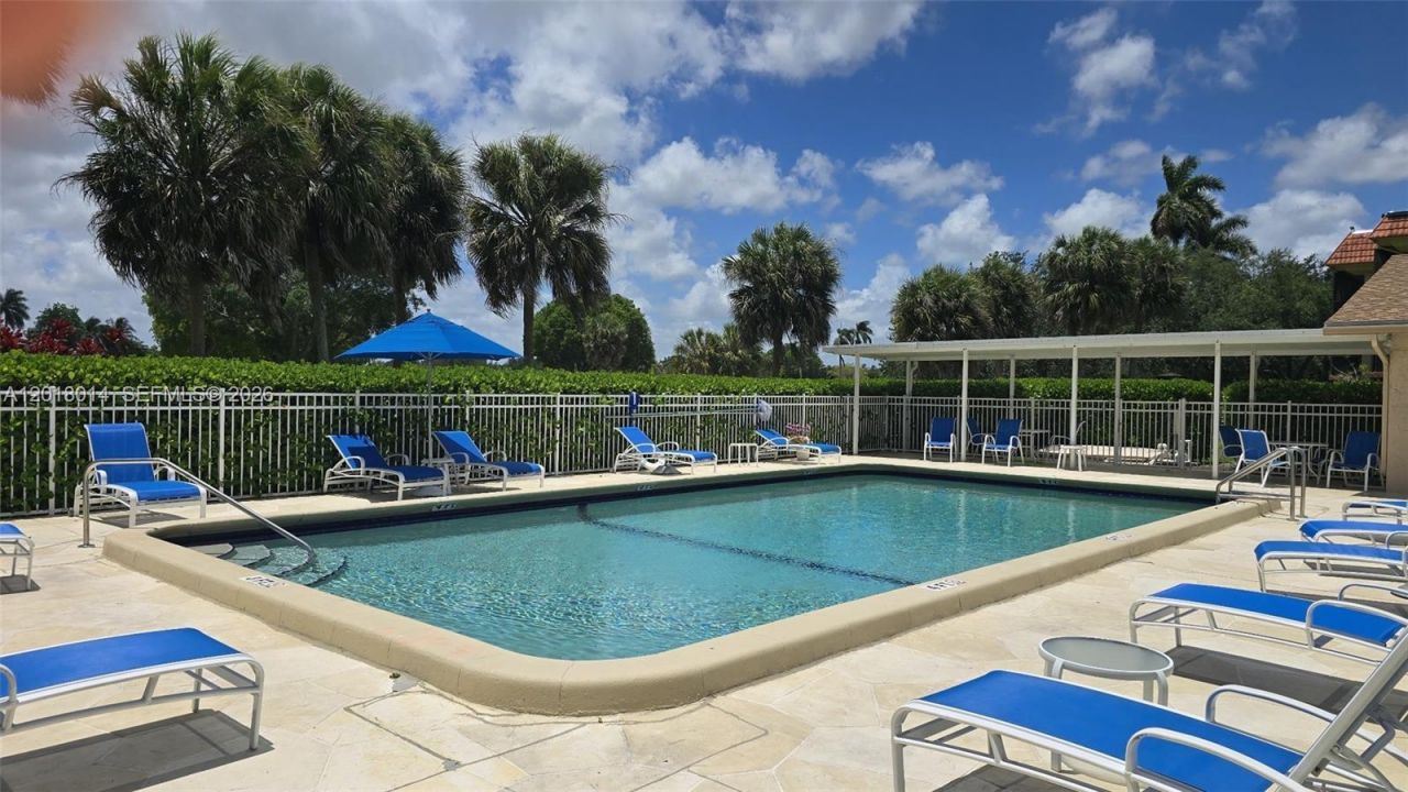250 Jacaranda Dr, Unit 608, Plantation, FL 33324 Photo