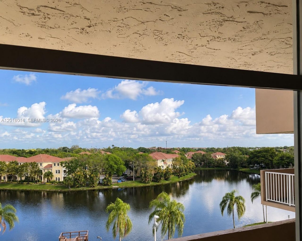 250 Jacaranda Dr, Unit 608, Plantation, FL 33324 Photo