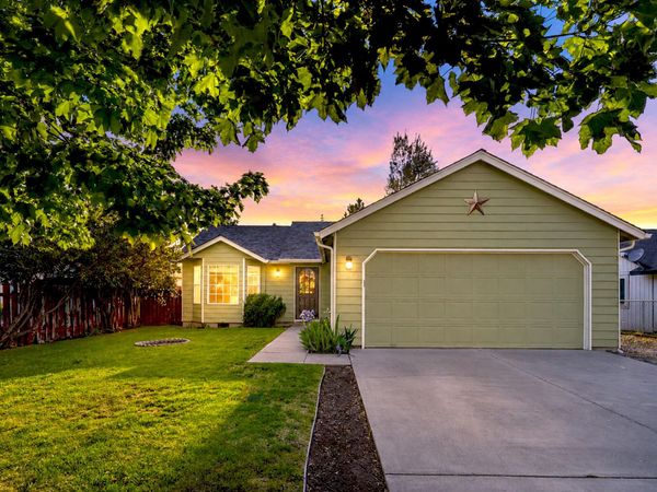 2067 SW 30th Street, Redmond, OR 97756
