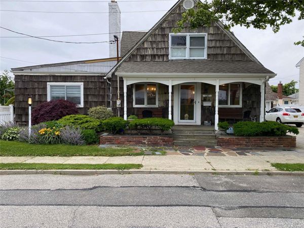 137 Acapulco Street , Atlantic Beach, NY 11509