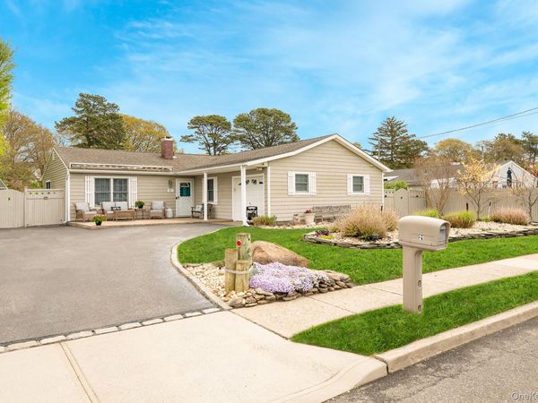 21 Eisenhower Road , Centereach, NY 11720