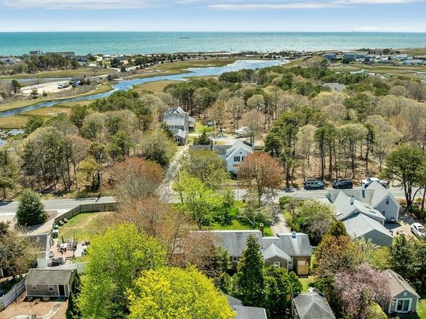 34 S Main St, Dennis, MA 02670