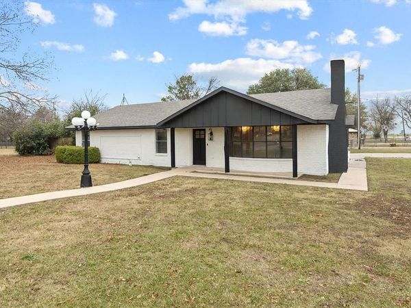 312 E Cottonwood Street, Leonard, TX 75452