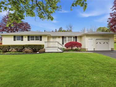 10 Fox Chapel Road, Pittsford, NY 14534