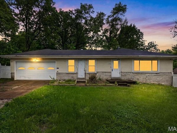 2360 Chambers Road, Moline Acres, MO 63136