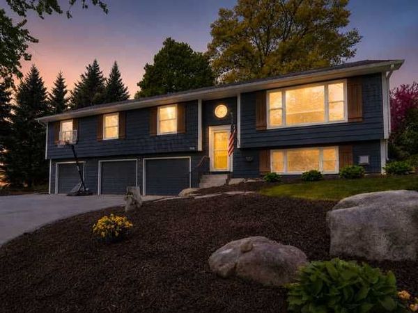 1036 Sunny Ridge Drive, Carver, MN 55315