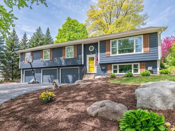 1036 Sunny Ridge Drive , Carver, MN 55315