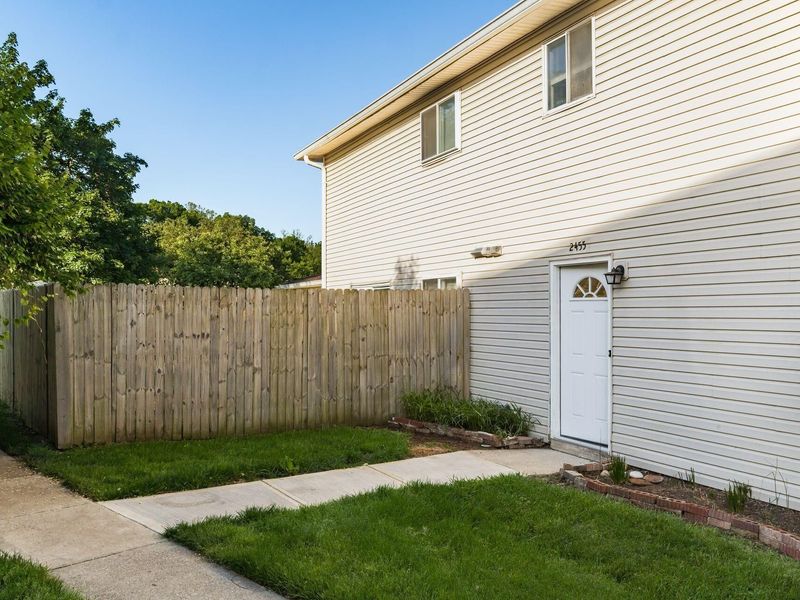 2455 Natchez Drive , Unit D, Columbus, OH 43209 Photo 3