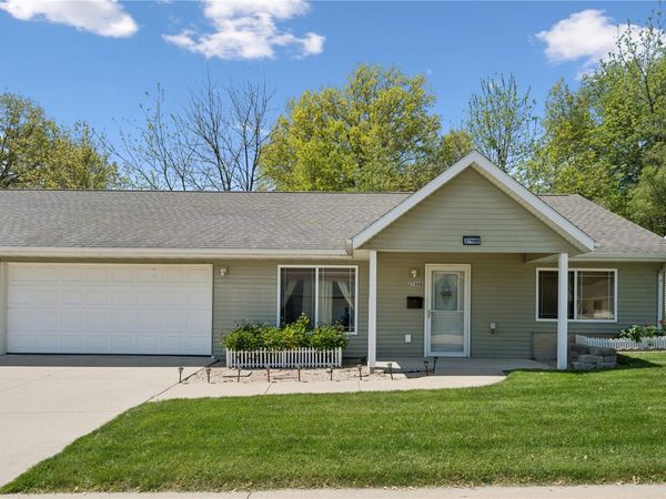 2748 O Avenue NW, Unit B, Cedar Rapids, IA 52405