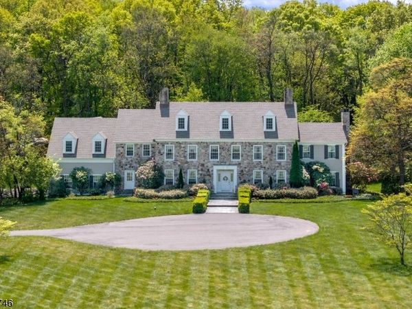 13 Glennon Farm Ln, Tewksbury, NJ 08833