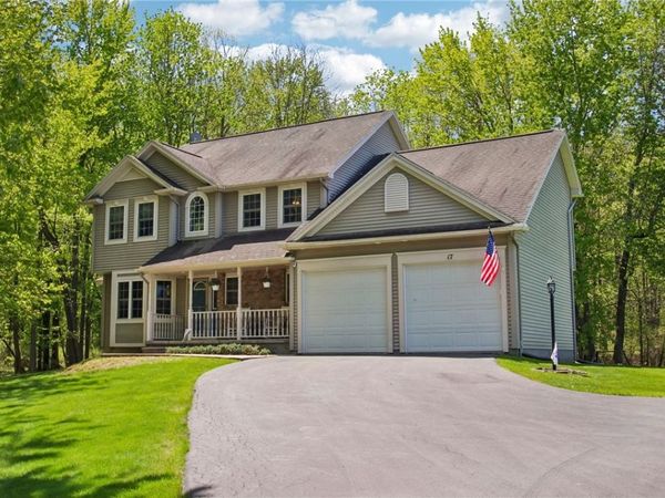 17 Shady Oaks Trail, Spencerport, NY 14559
