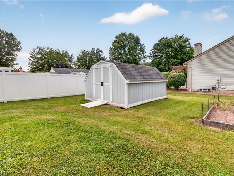 438 Hampton Drive, Elyria, OH 44035 Photo 10