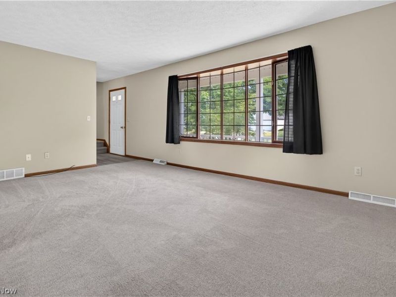 438 Hampton Drive, Elyria, OH 44035 Photo 11