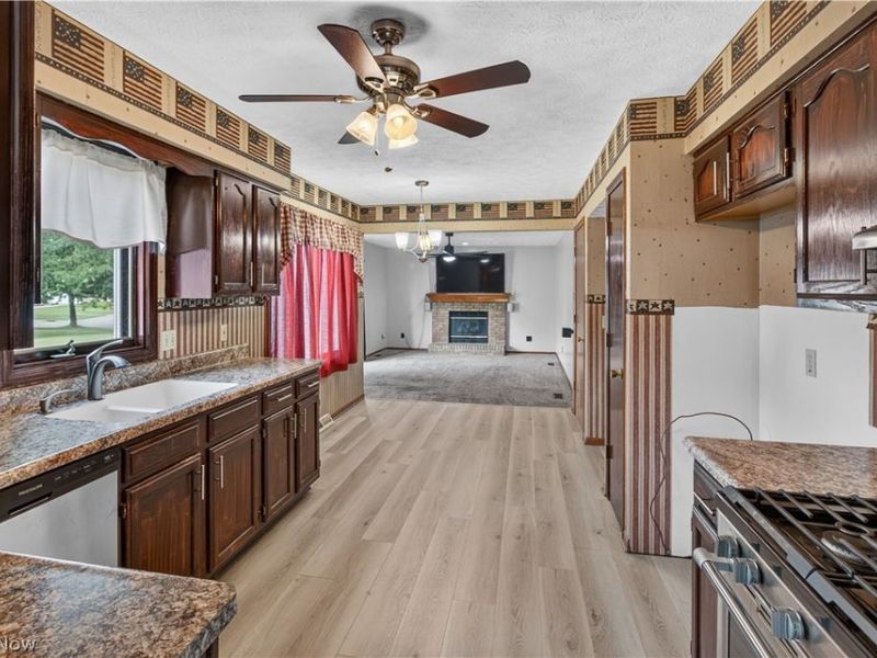 438 Hampton Drive, Elyria, OH 44035 Photo 14
