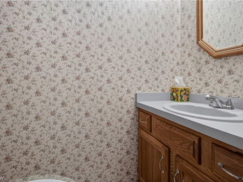 438 Hampton Drive , Elyria, OH 44035 Photo 16