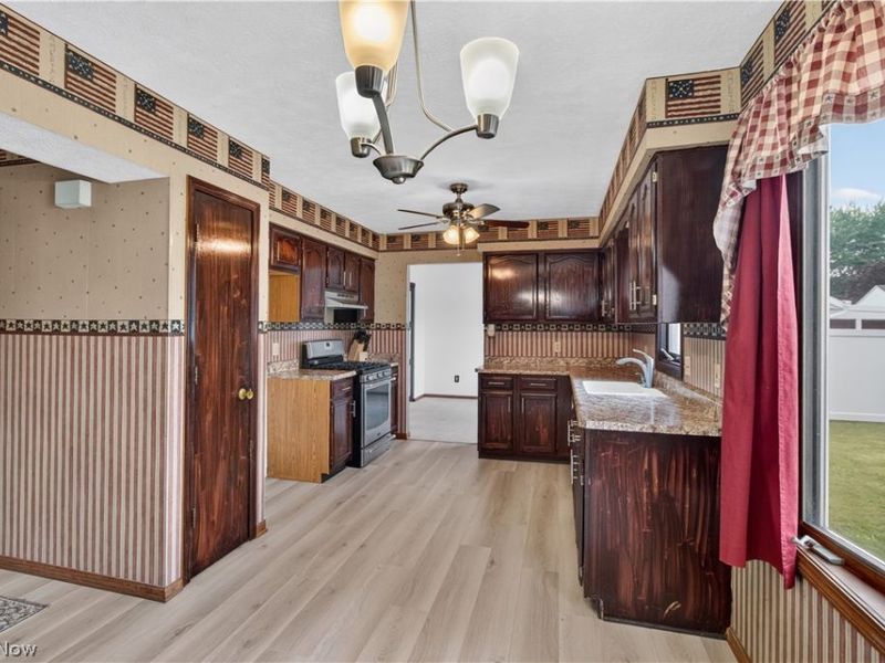 438 Hampton Drive, Elyria, OH 44035 Photo 18
