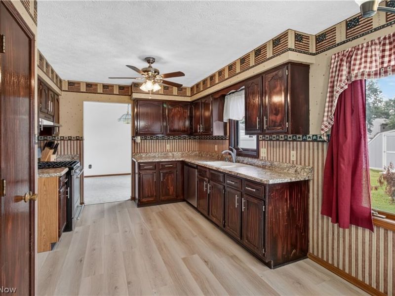 438 Hampton Drive, Elyria, OH 44035 Photo 19