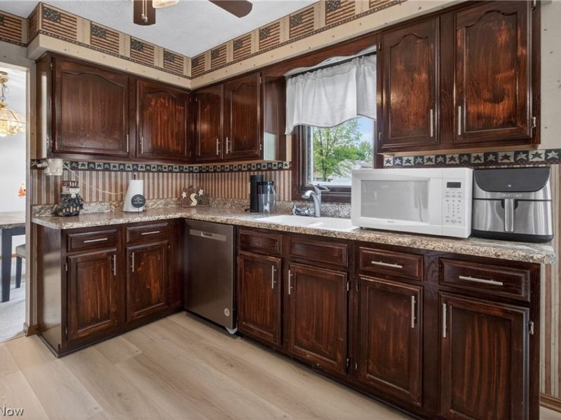 438 Hampton Drive, Elyria, OH 44035 Photo 20
