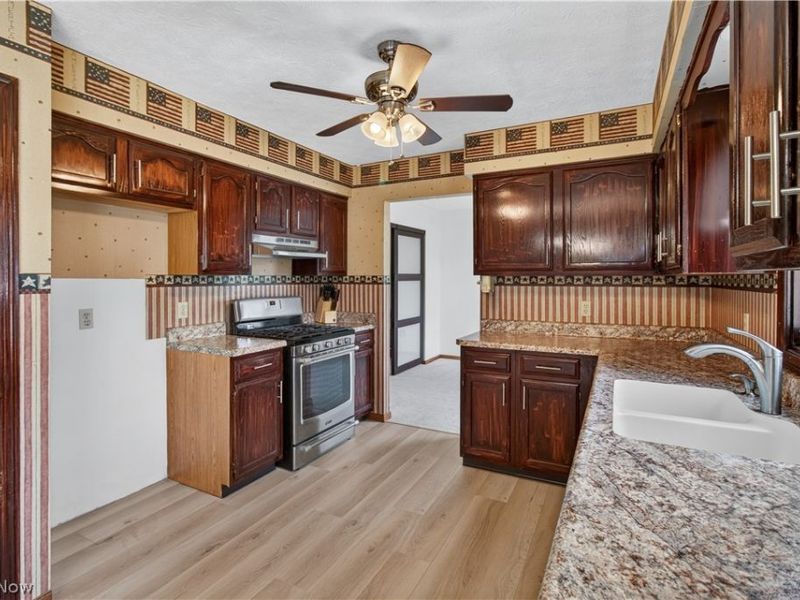 438 Hampton Drive, Elyria, OH 44035 Photo 20