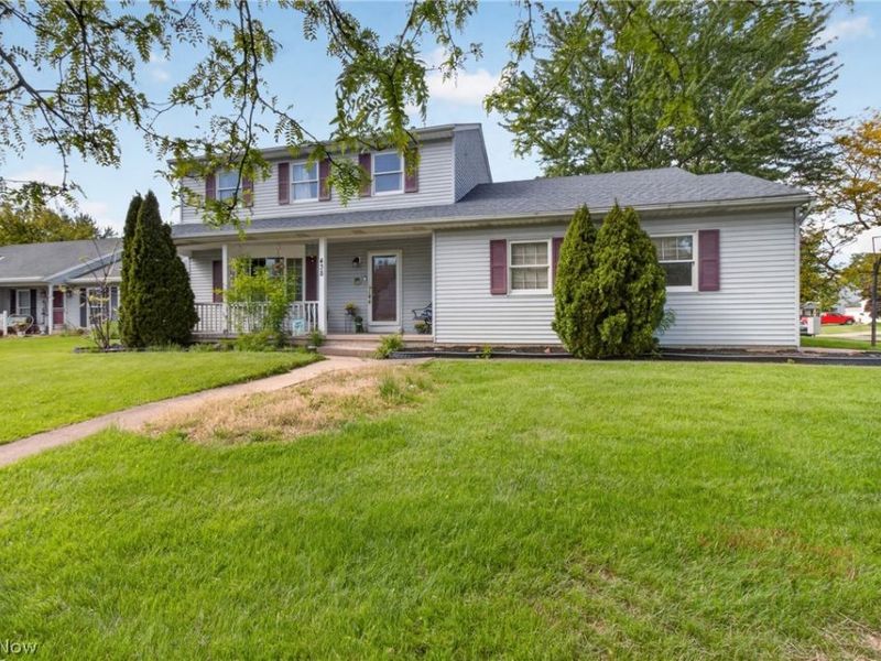 438 Hampton Drive , Elyria, OH 44035 Photo 3