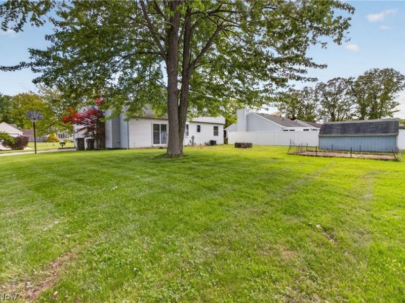 438 Hampton Drive , Elyria, OH 44035 Photo 4