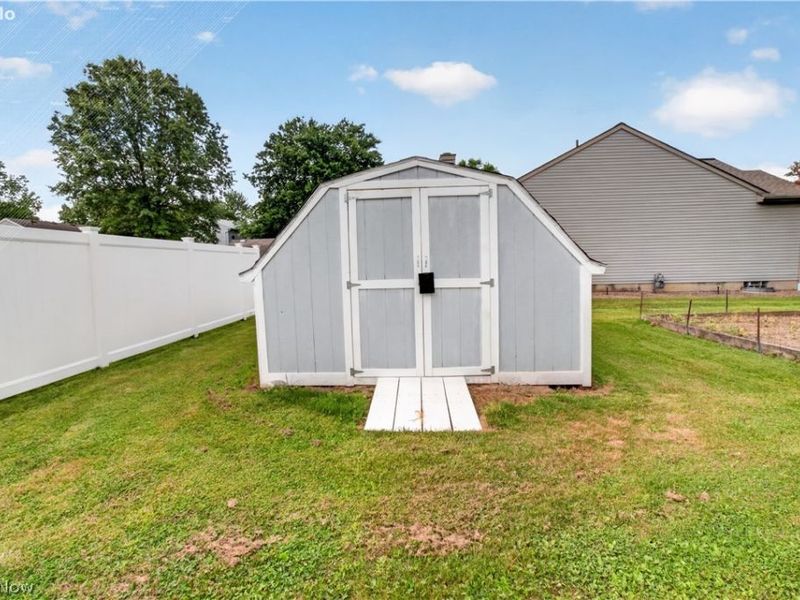 438 Hampton Drive, Elyria, OH 44035 Photo 8