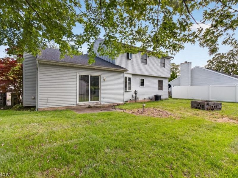 438 Hampton Drive , Elyria, OH 44035 Photo 9