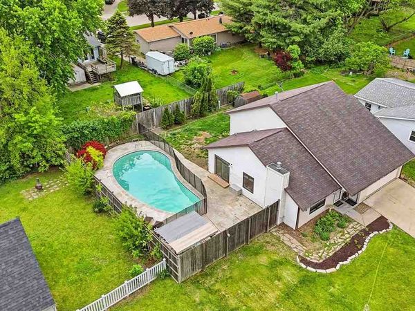 706 Holiday Rd, Coralville, IA 52241