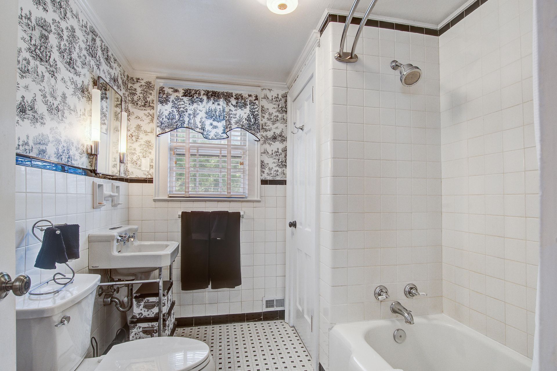 219 Rigby Street Photo 30