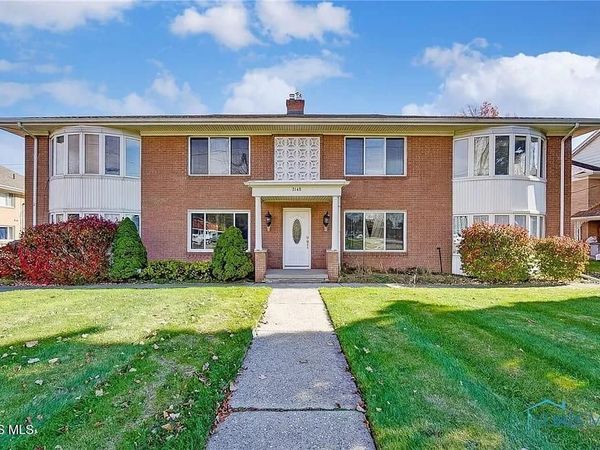 2148 Richards Road, Ottawa Hills, OH 43606