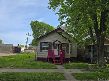 15 E Goodell, Ecorse, MI 48229