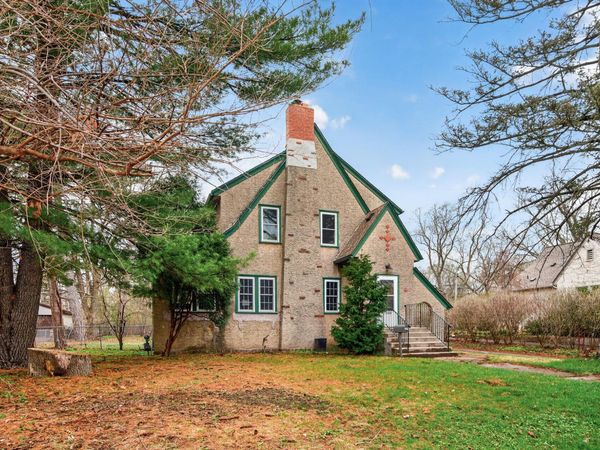 1749 Hamline Avenue N, Falcon Heights, MN 55113
