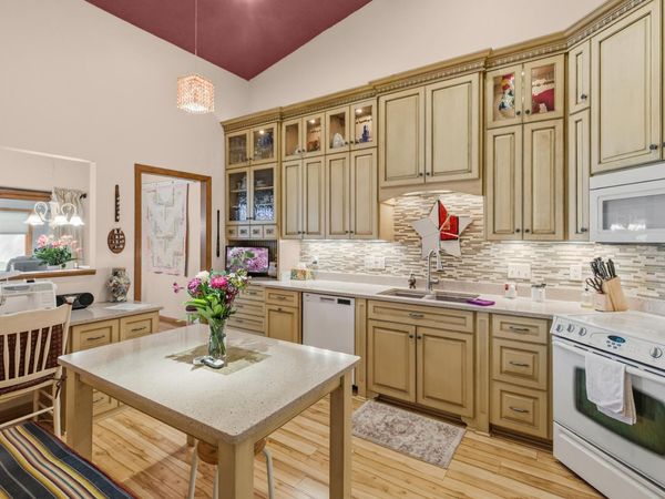 833 Southcross Drive E, Burnsville, MN 55306