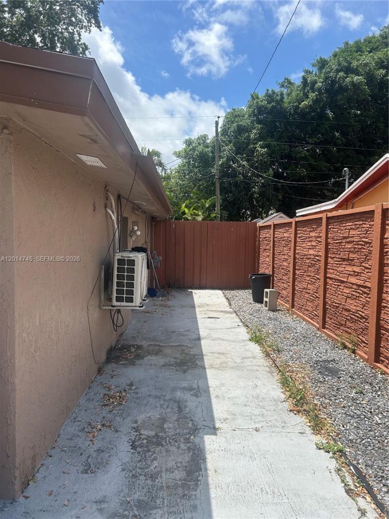 6660 Johnson St , Unit 2, Hollywood, FL 33024 Photo