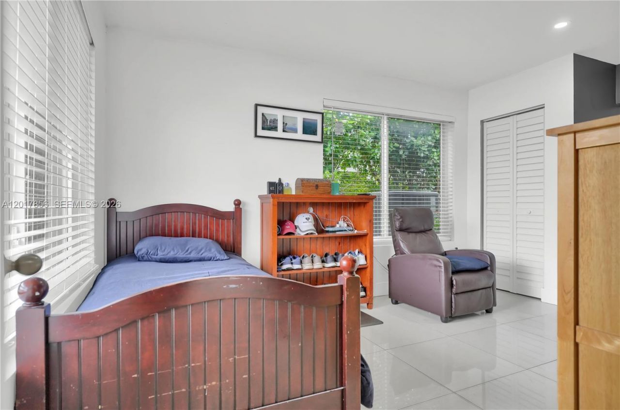 5241 SW 104th Ave, Miami, FL 33165 Photo