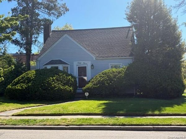 53 Edgeworth Street , Valley Stream, NY 11581