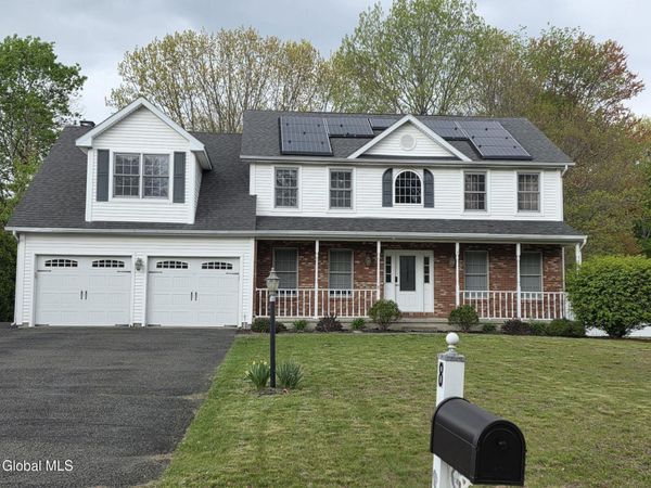 8 Spruce Street, Clifton Park, NY 12065
